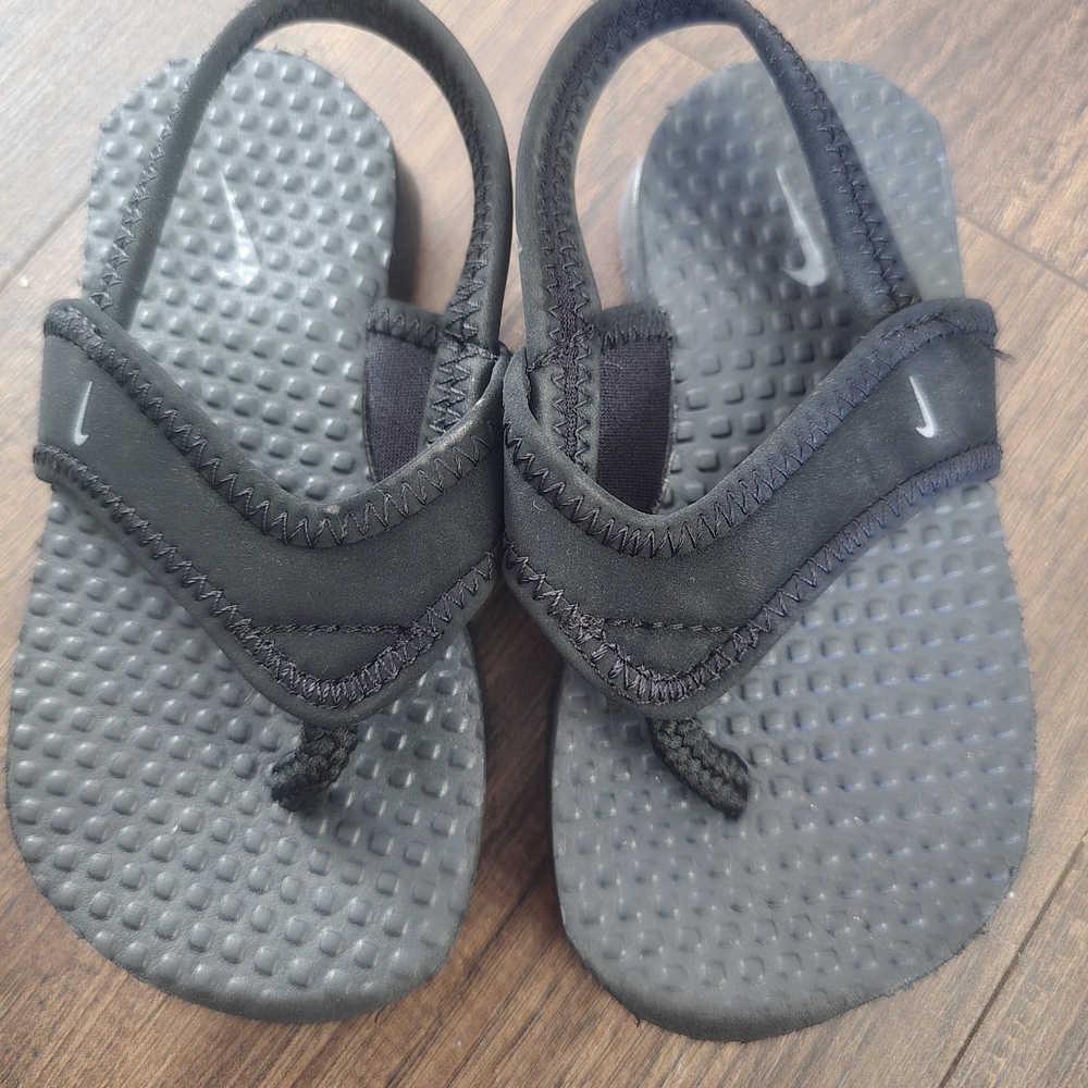 NWOT Nike Kids Black Sandals